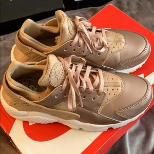 Rose Gold Nike Huaraches